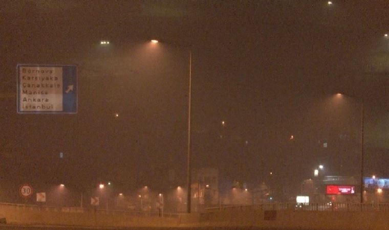 İzmirliler nefes alamıyor: Dumanlar şehri kapladı!