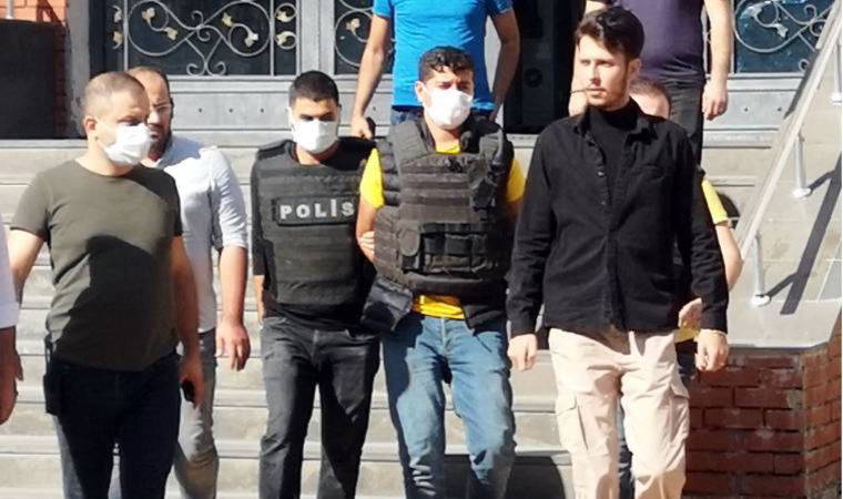 Ablasını katletti!