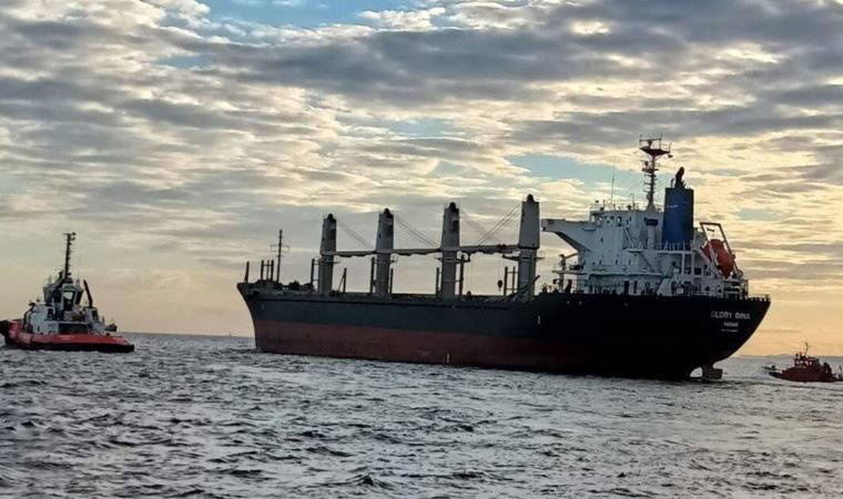 Çanakkale Boğazı'nda arızalanan gemi demirletildi (15 Ocak 2023)