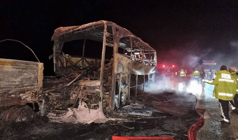 Mersin'de otobüs TIR'a çarptı: 2 şehit, 1 ölü ve 33 yaralı