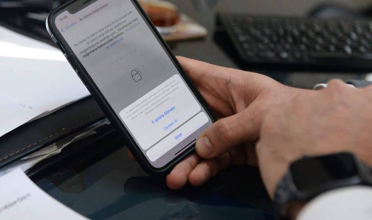 Avukatın cep telefonunu hackleyip müvekkilini dolandırdılar