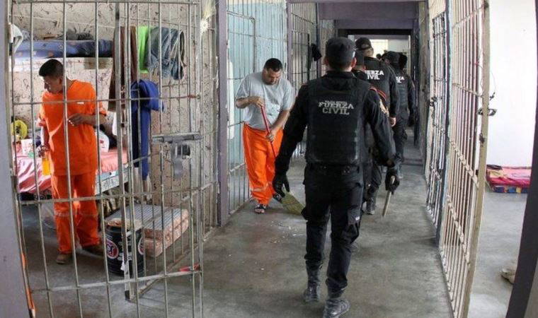 Meksika'da bir hapishanede isyan çıktı: 14 kişi öldü