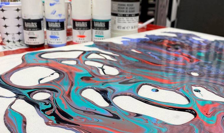 Sanatçılardan 'vesikalık' tuvallere resim