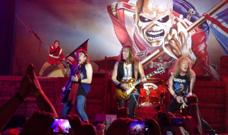 Metal müziğin efsane grubu gitar tellerini bağışladı