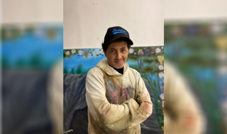 Dolapdere Pilevneli Galeri’de sergisi açılan Ali Elmacı ile konuştuk: Dudaklarımı öp kalbimi hançerle