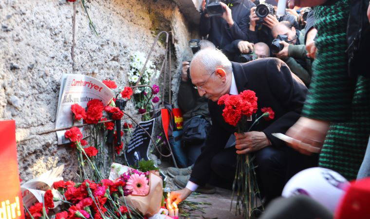 Uğur Mumcu'nun 30'uncu ölüm yıldönümü: Kemal Kılıçdaroğlu, Faili Meçhuller Anıtı'na karanfil bıraktı