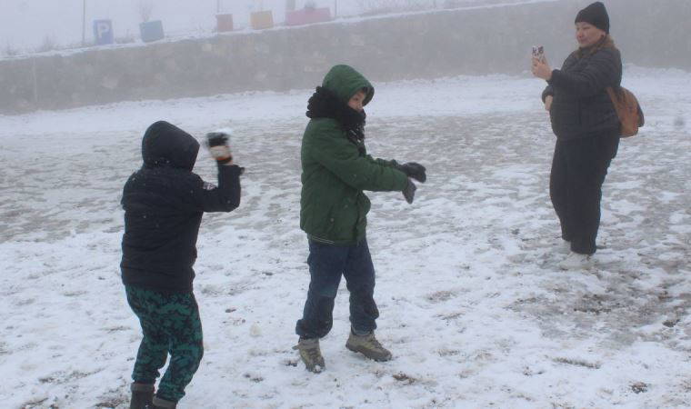 Kartepe, beyaza büründü