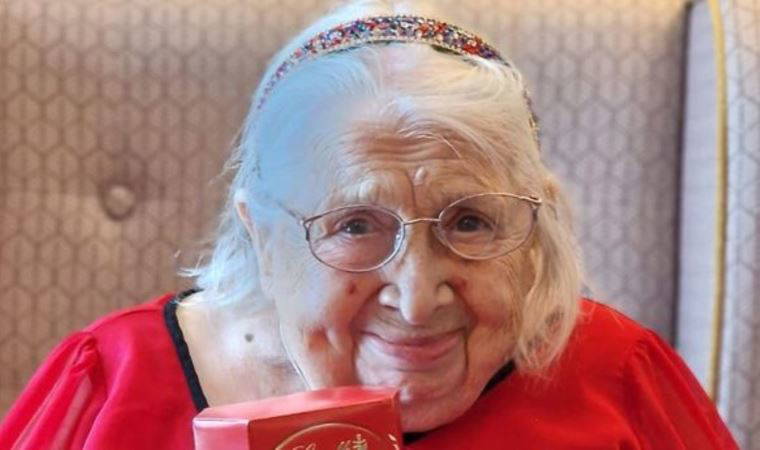İngiliz kadın, 100. yaşını kutlarken, uzun yaşamanın sırrını açıkladı