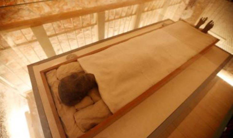 Mısır’da Firavun Hanedanlığı döneminden kalma 4 bin 300 yıllık mumya bulundu