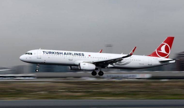 Tunuslu yolcu kabin memuruna saldırdı: Uçak acil iniş yaptı