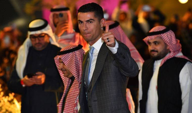Ronaldo Al Nassr'a imzayı attı