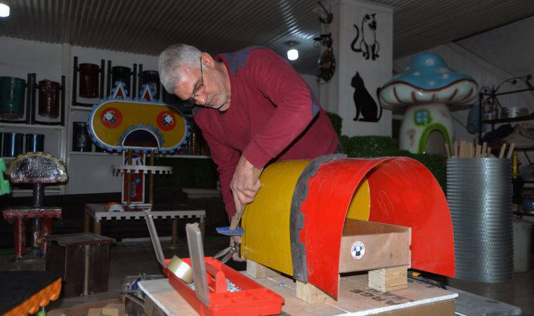 Atık ferforjeler sokak kedilerine yuva oluyor