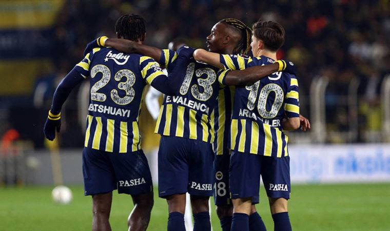 Fenerbahçe şampiyonluk yarışını bırakmıyor