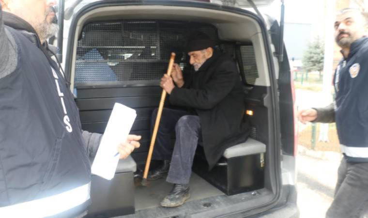 Eşini ve bir oğlunu öldürüp diğerini yaralamıştı