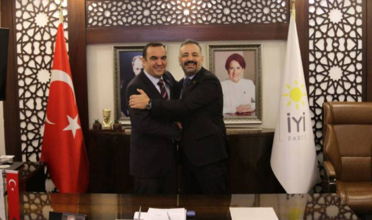 Dostluk poz verdiler