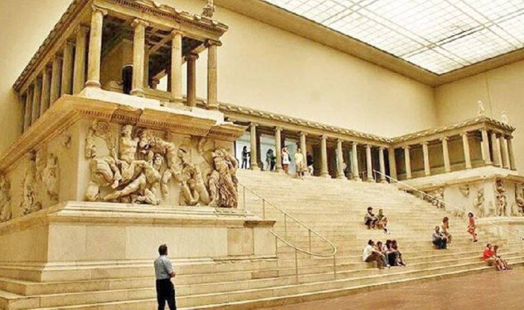 Alman müsteşar: Zeus Sunağı iade edilmeli