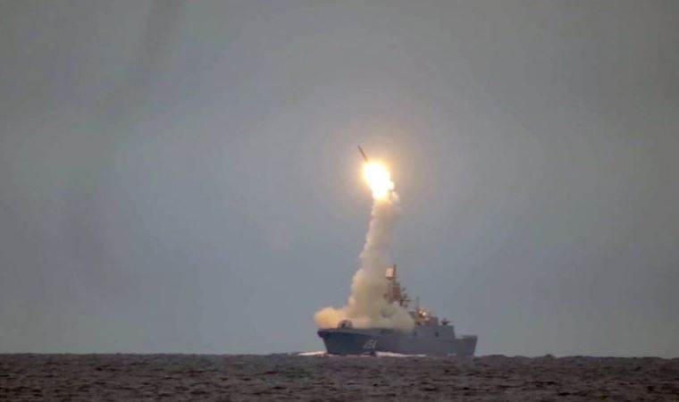 'En tehlikeli' savaş gemisini...