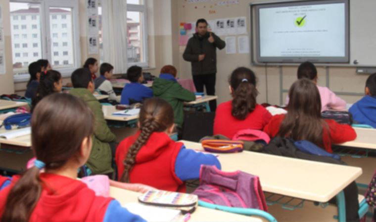 Eski YÖK Başkan Vekili Prof. Dr. İsa Eşme, öğretmenliğin ‘seçmeli ders’ olmasını eleştirdi: 'Atanmayan milyonlar'