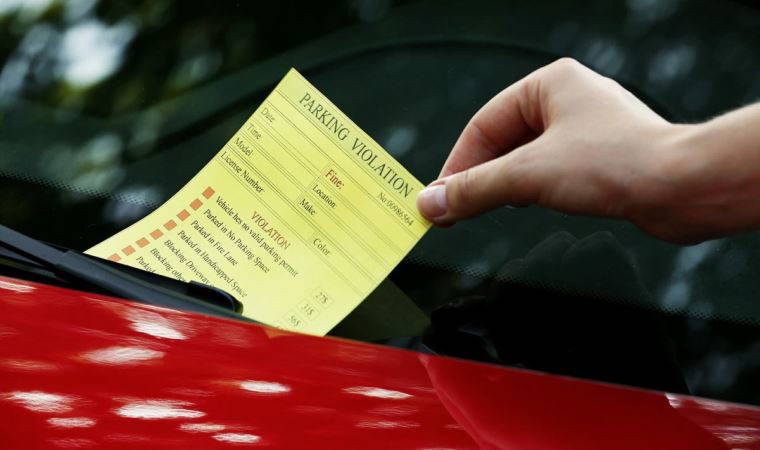 ABD'de bir adam 10 yıldır ziyaret etmediği bir kasabada park cezası yedi