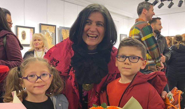 Gökbulut’tan 'özeleştiri' sergisi: ‘Emeklilikte Saça Takılanlar’