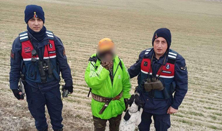 Yoğun siste kaybolan avcıyı jandarma drone ile buldu