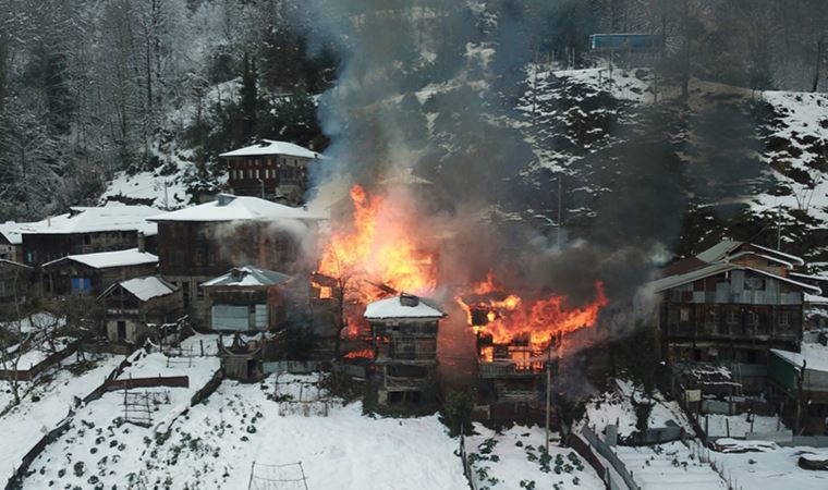 Rize'de yangın: 2 ev, 2 serendi, 1 kamyonet kullanılamaz hale geldi