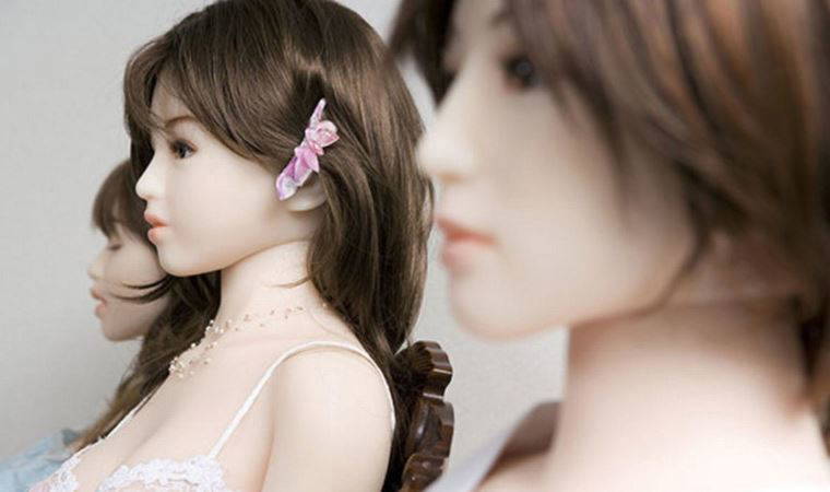 Galler'de yaşayan bir adam, şişme manken alarak 'cinsel teselli' bulduğunu söyledi