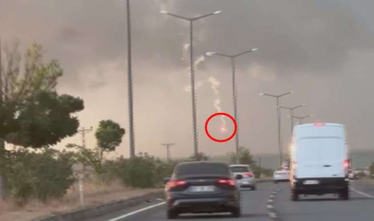 İskenderun'da 'tanımlamayan cisim' paniği: Denizin üzerine düştüğü anlar kamerada