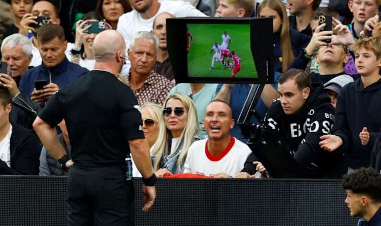 İngiltere Premier Lig'de tartışılan hakemler için karar!