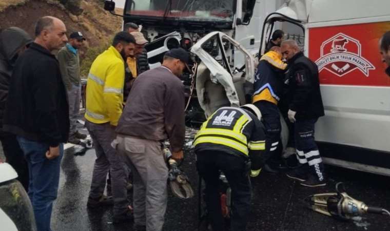 Erzincan’da trafik kazası: 1 ölü, 2 ağır yaralı