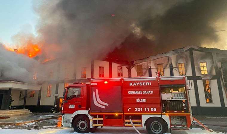 Kayseri'de mobilya fabrikasında yangın paniği!