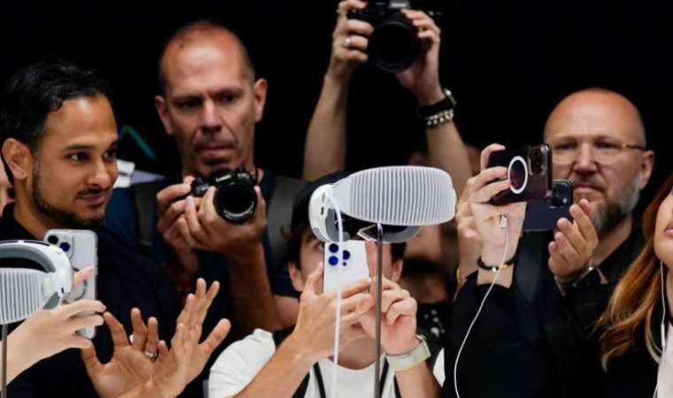 Apple'ın Vision Pro'sunu kullananlar rahat olmadığını söylüyor
