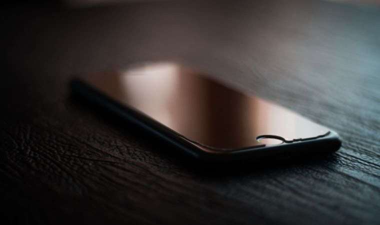 Bazı iPhone'lar geceleyin kendiliğinden kapanıyor, sonra açılıyor! Neden?