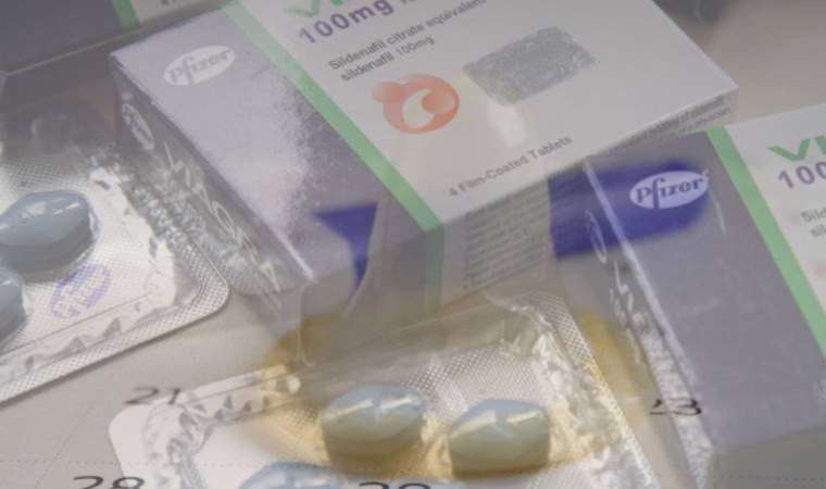 İzmir'de cinsel sağlık ürünü kaçakçılarına yönelik operasyon