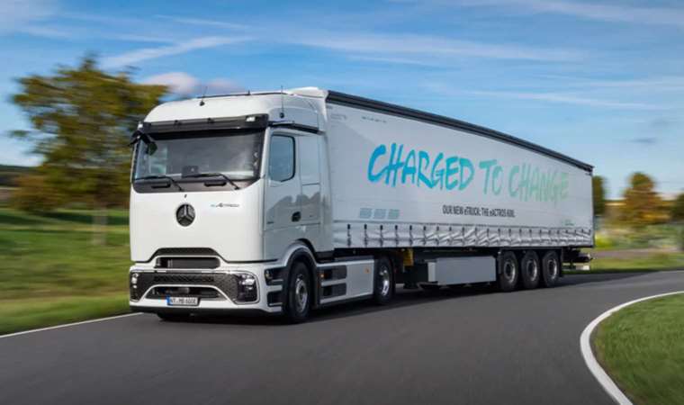 Alman otomotiv devi yeni elektrikli TIR'ını tanıttı: 499 km gidebiliyor!