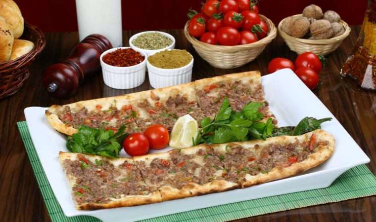 Konya’nın meşhur etli ekmeği nasıl yapılır?