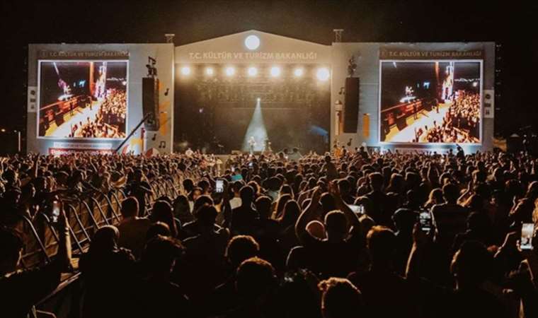 Böyle olur AKP'nin 'festival'leri: Sanatçılara 'Erdoğan' ve 'LGBT' taraması