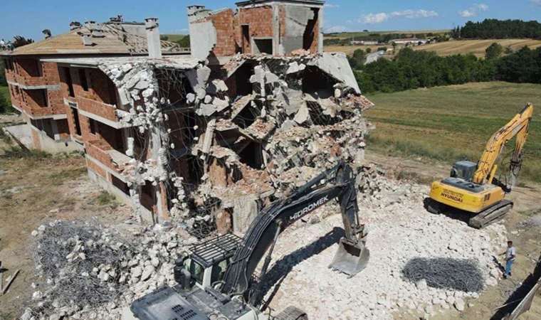 İnşaat mühendisi skandalı fark etti! Tüm inşaat tek tek yıkıldı...