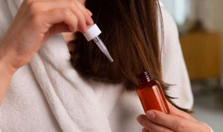 Saç ve saç derisi için mucizevi bir yağ: Üstelik birkaç damlası yeterli... Saçlarınız doğal parlaklığına kavuşacak!