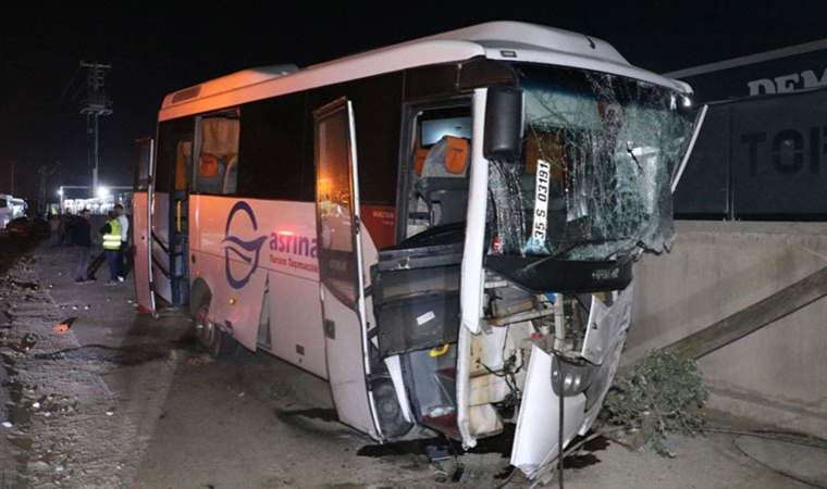 İzmir'de korkunç kaza... 2 işçi servisi ile otomobil çarpıştı: 6 yaralı