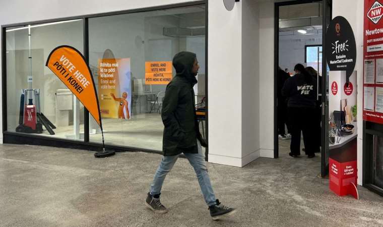 Yeni Zelanda'da halk, sandık başına gitti