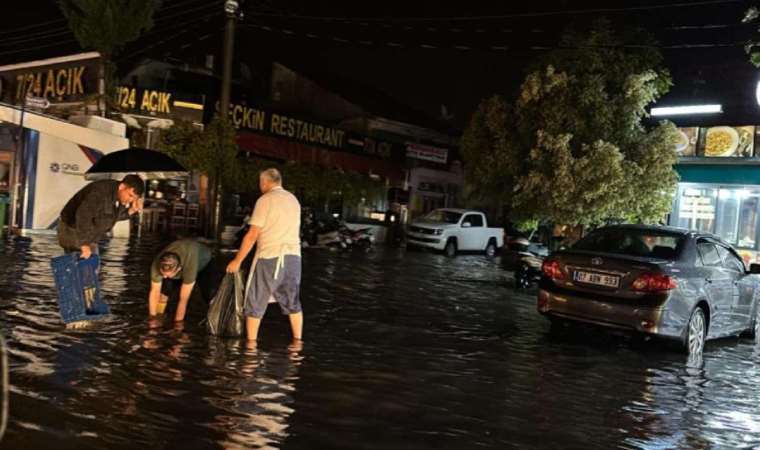 Fethiye'yi sağanak vurdu... Yollar göle döndü!