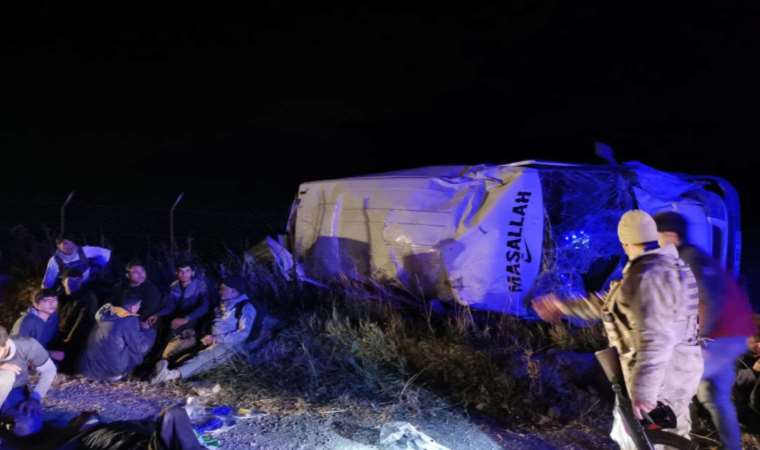 Van'da feci kaza... Minibüs şarampole devrildi: Çok sayıda yaralı!