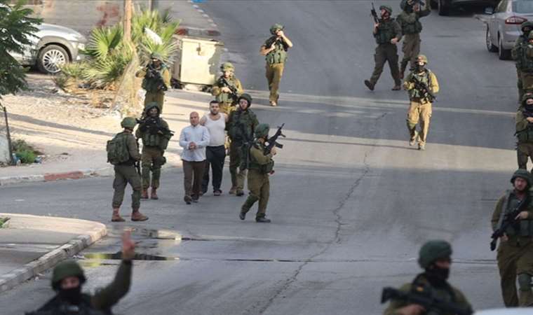 İsrail güçleri 55 Filistinliyi gözaltına aldı