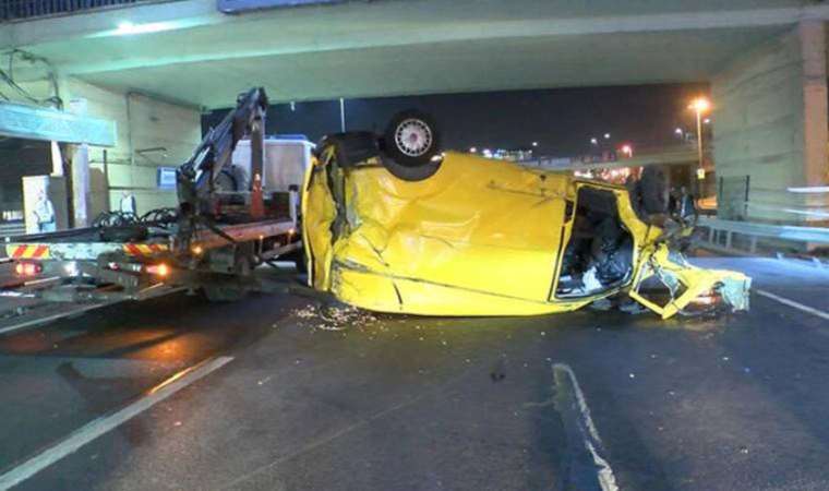 İstanbul Güngören D-100 Karayolu'nda minibüs takla attı: 1 ölü, 4 yaralı