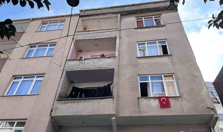 Esenler’de zemininde kayma yaşanan bina mühürlendi