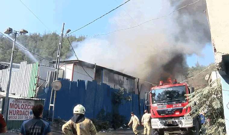Son Dakika: Sarıyer'de kağıt deposunda yangın