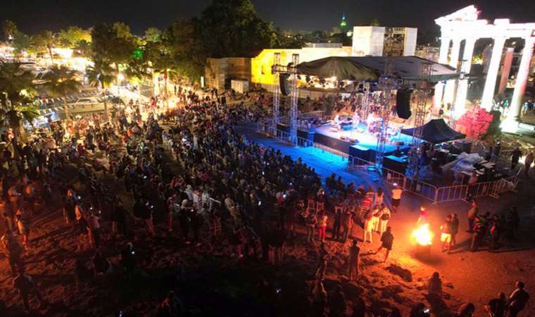 Antalya'da 'Side Gastro Caz Festivali renkli görüntülere ev sahipliği yaptı