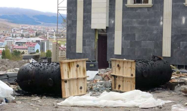 Otel inşaatına ait su tanklarını ateşe vererek yaktılar: 'Bunu yakan, yaptıranı söylerse ödül vereceğim'