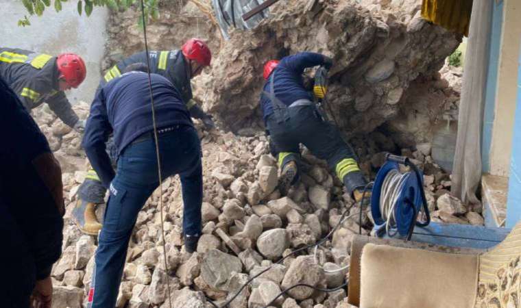 Yıkmaya çalıştığı duvarın altında kalarak can verdi!